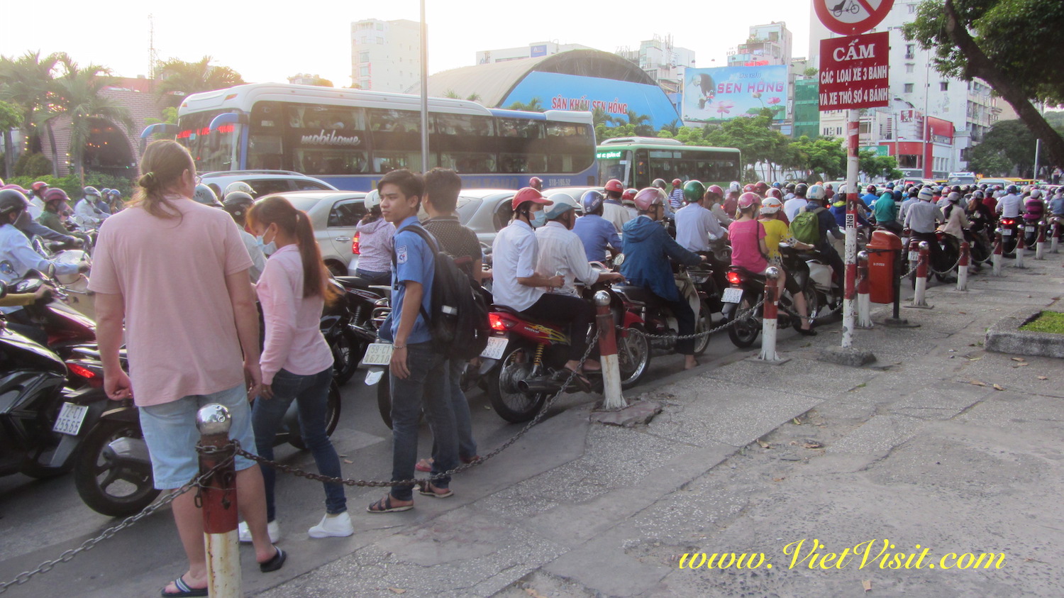 How to Cross a Ho Chi Minh City Street and Survive • Travel Tales